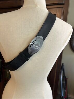 Bally Sz 42 Italian Black Leather Belt with Silver Oval Logo Buckle